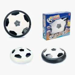 Flydende indendørs fodbold glider af sted på luft og er perfekt til indendørs leg. Den bløde kant beskytter møblerne. Batterier 4xAA, medfølger ikke.  