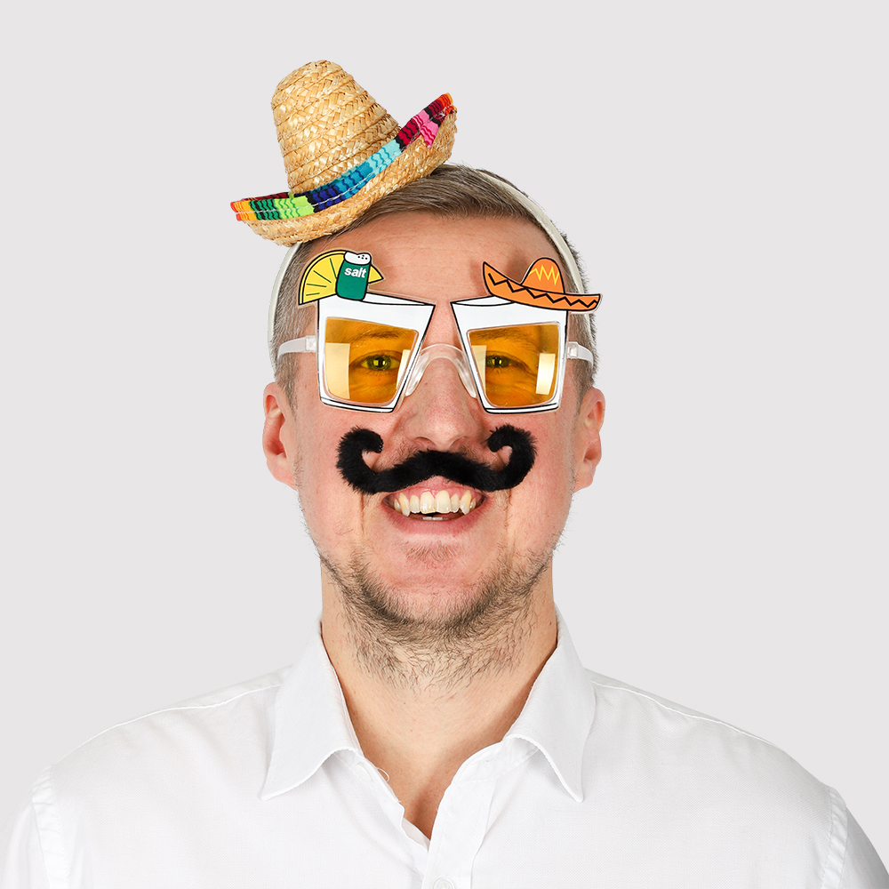 Masquerade kit Mexicans - colorful kit for masquerades and theme parties. Easy to wear, one size adult. Creates an authentic and festive Mexican feel.