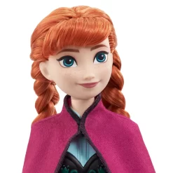Disney Frozen Core Anna Frozen 1 - Anna-dukke, der kan poseres, i sin ikoniske rejsestil med kappe, nederdel og sko. Perfekt til børn fra 3 år til at genskabe Frozen-eventyr. 