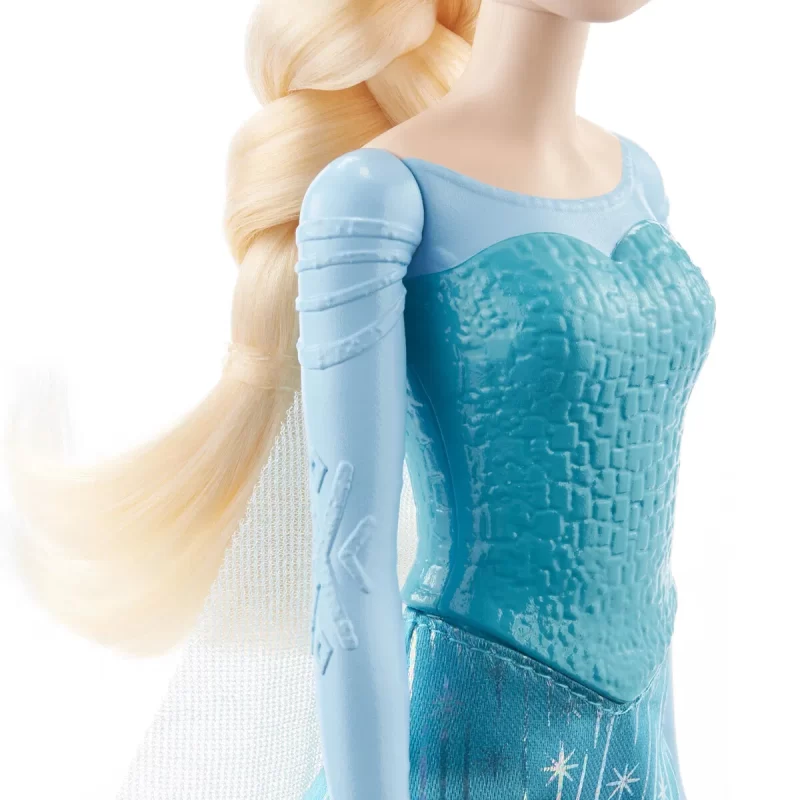 Disney Frozen Core Elsa Frozen 1 - Elsa-dukke, der kan poseres, i sit ikoniske outfit fra Frozen. Indeholder kappe, nederdel og sko. Ideel til børn fra 3 år.