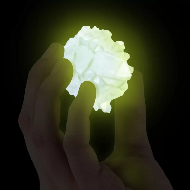 National Geographic Glow in Dark Crystal Growing - odla egna glödande kristaller på bara några dagar! Inkluderar allt du behöver, en riktig fluoritkristall och en lärorik guide. Perfekt för barn från 8 år.