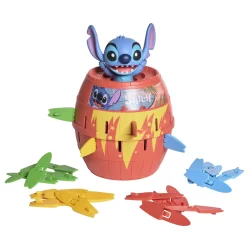 Pop Up Stitch – det roliga familjespelet där Stitch hoppar upp ur tunnan! Snabbt att ställa upp, enkelt att spela och perfekt för 2–4 spelare från 4 år.
