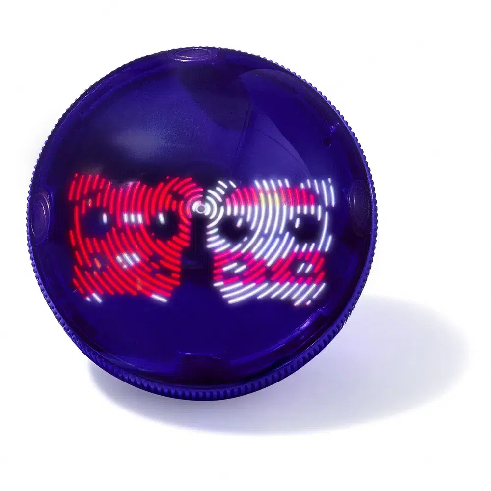 Bitzee Interactive Hamsterball – interaktiv digital hamster som reagerar på beröring och rörelse. Mata, lek och utveckla din Bitzee från baby till Super Bitzee. Perfekt present från 5 år.