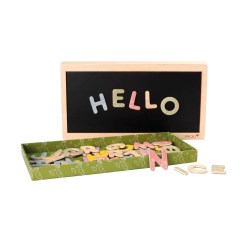 Micki Magnetische Letters met Doos - 51 kleurrijke houten letters uit het Scandinavische alfabet in een praktische doos met magnetisch deksel. Leer en speel met letters! 