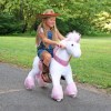 PonyCycle Rosa Unicorn S – Låt ditt barn rida på denna charmiga, batterifria lekhäst. EU-säker och miljövänlig, stärker balans, koordination och fantasin.