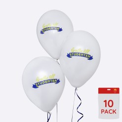 Latexballonger Grattis Till Studenten i vitt med blå och gul text. 28 cm ballonger som fylls med luft eller helium – perfekt dekoration till studentfirandet.